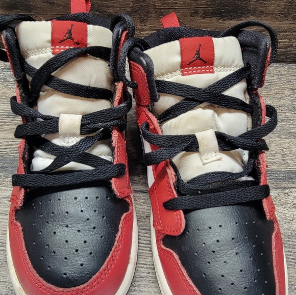 Air Jordan 1 Black Toe Size 10C kids TD toddlers Retro White Red 640735-069 - Picture 2 of 6